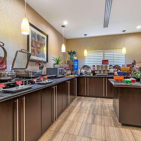 Best Western Plus Lytle Inn And Suites Екстериор снимка