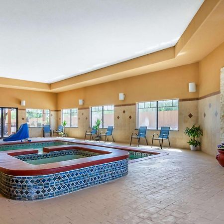 Best Western Plus Lytle Inn And Suites Екстериор снимка