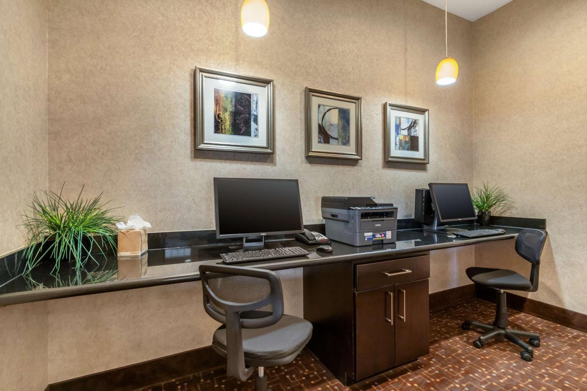 Best Western Plus Lytle Inn And Suites Екстериор снимка
