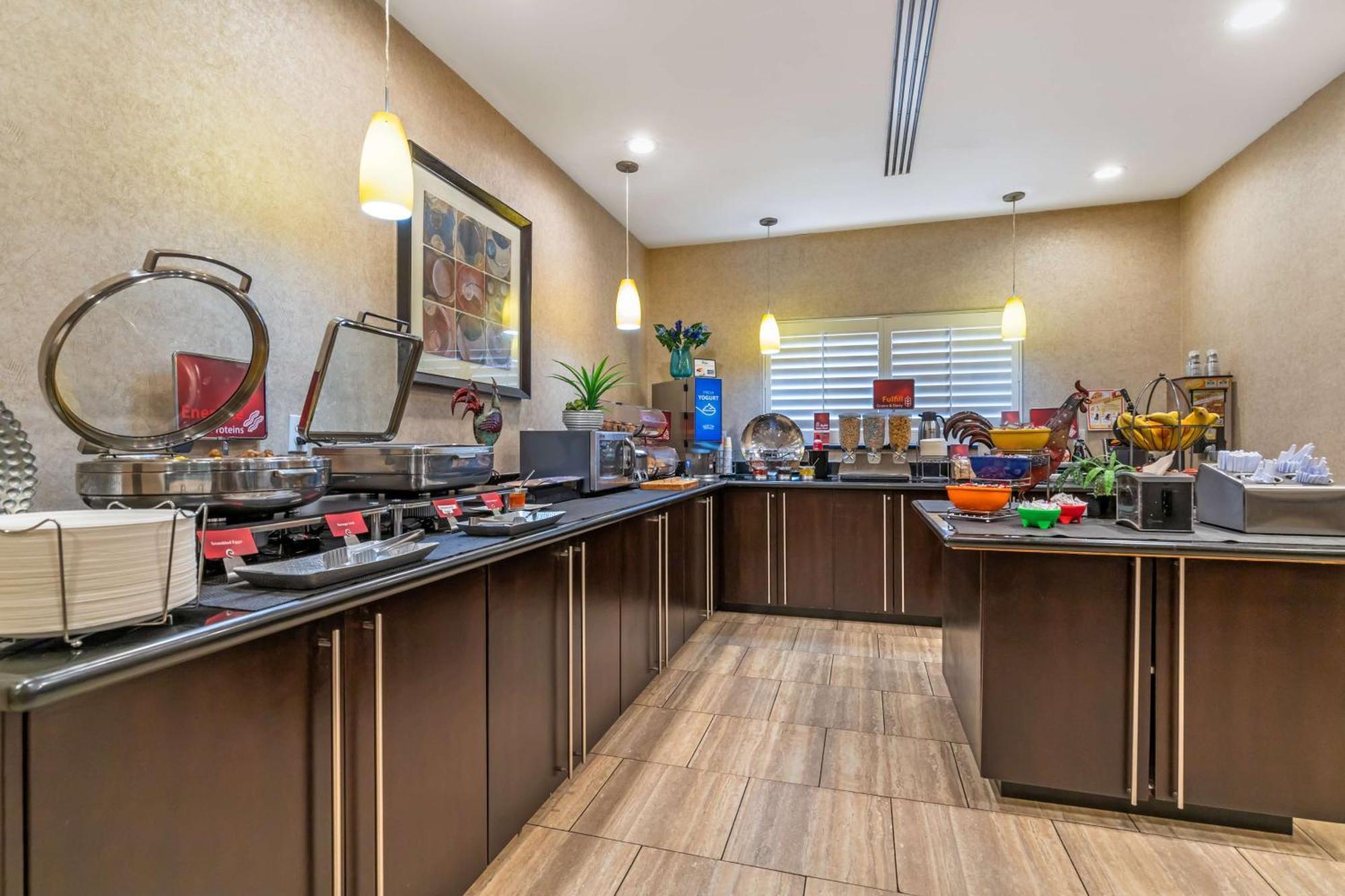 Best Western Plus Lytle Inn And Suites Екстериор снимка