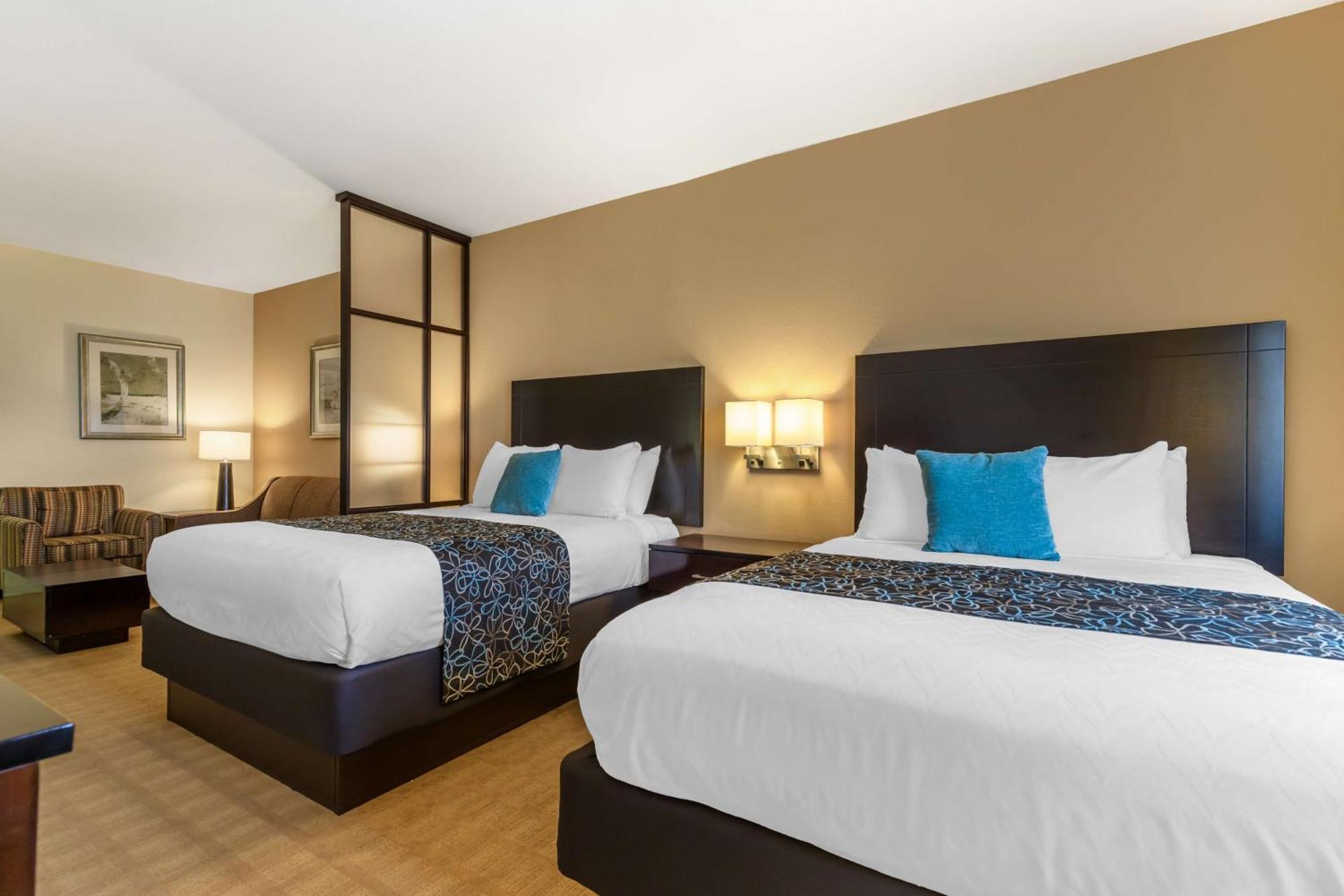 Best Western Plus Lytle Inn And Suites Екстериор снимка