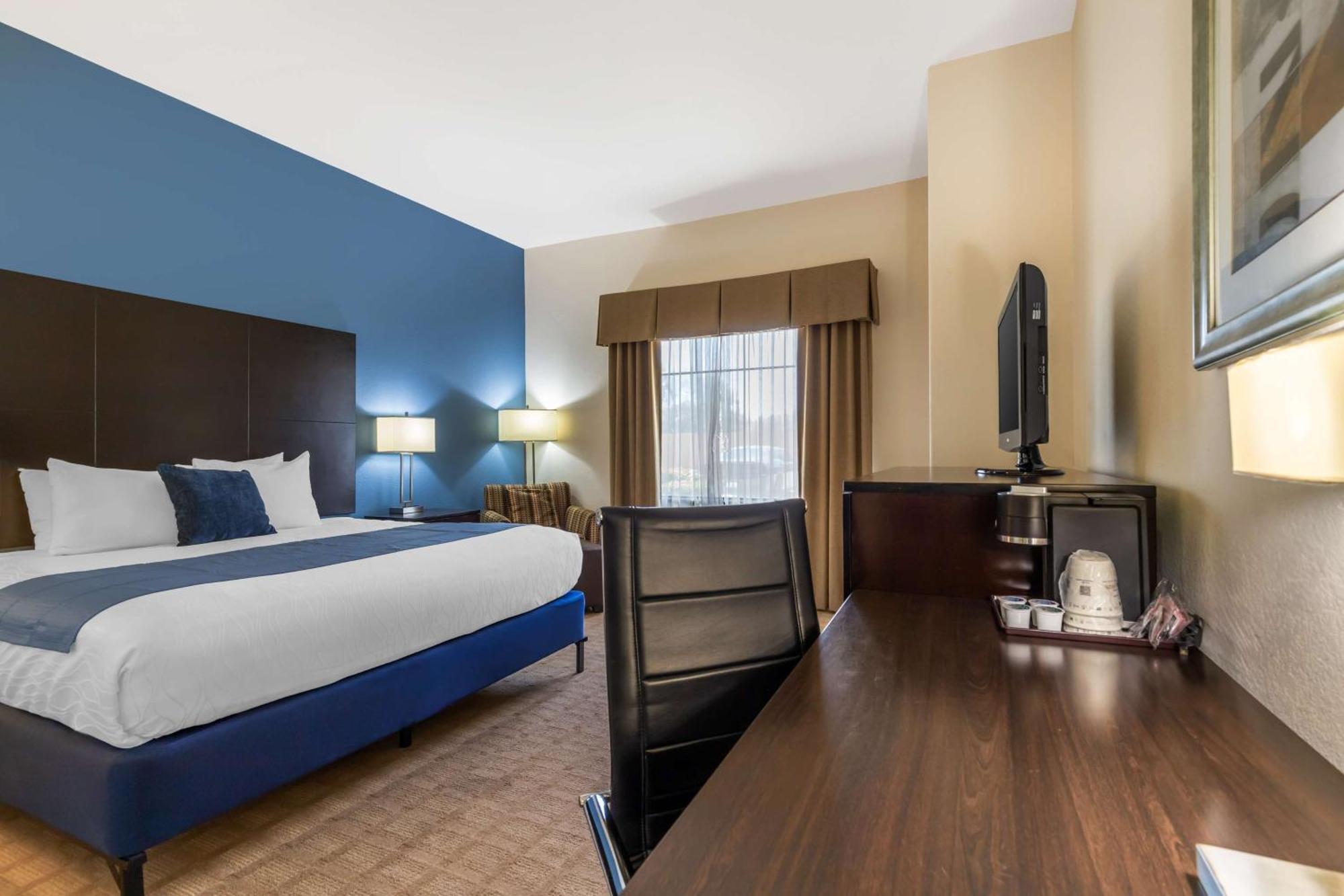 Best Western Plus Lytle Inn And Suites Екстериор снимка