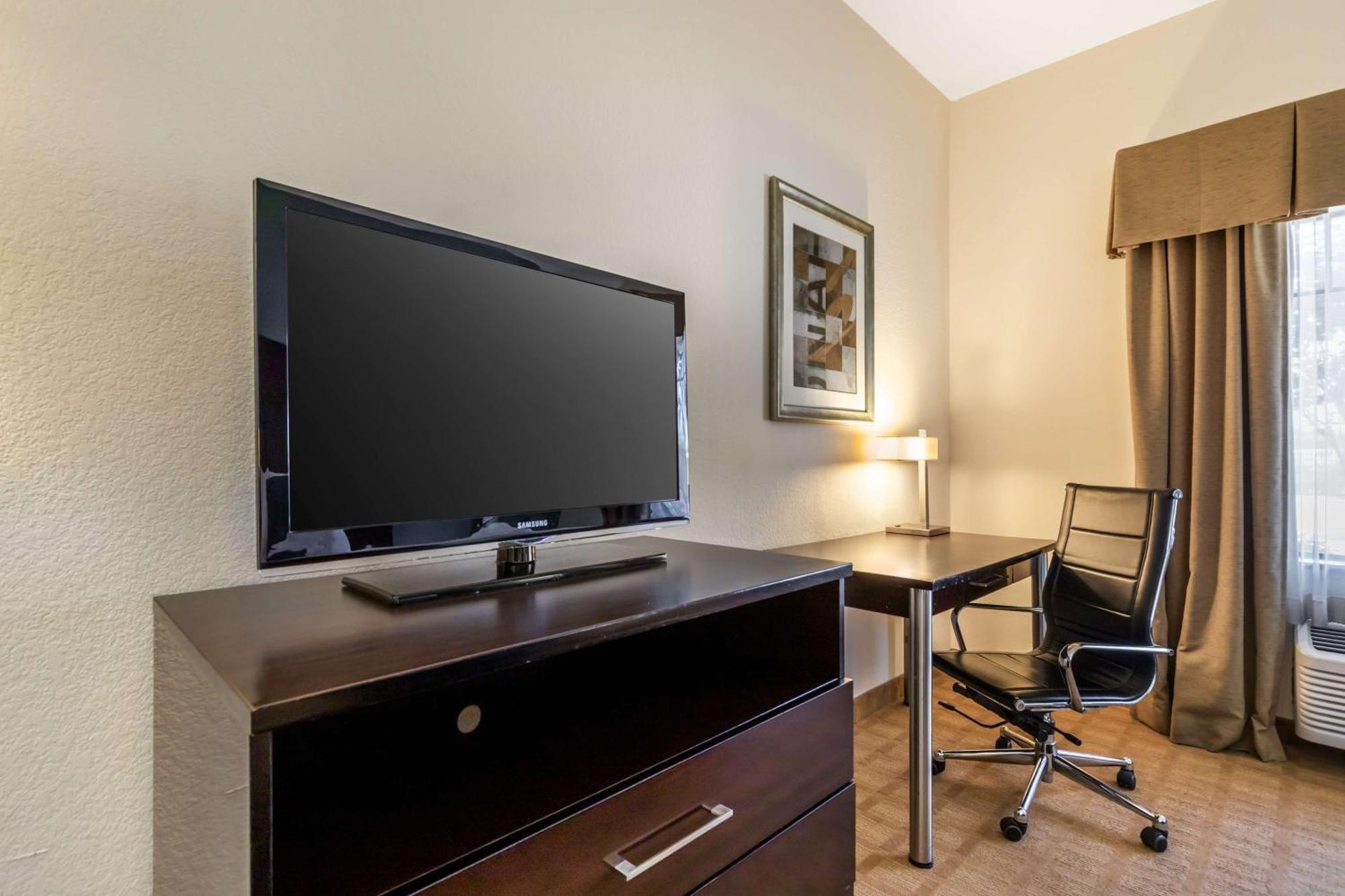 Best Western Plus Lytle Inn And Suites Екстериор снимка