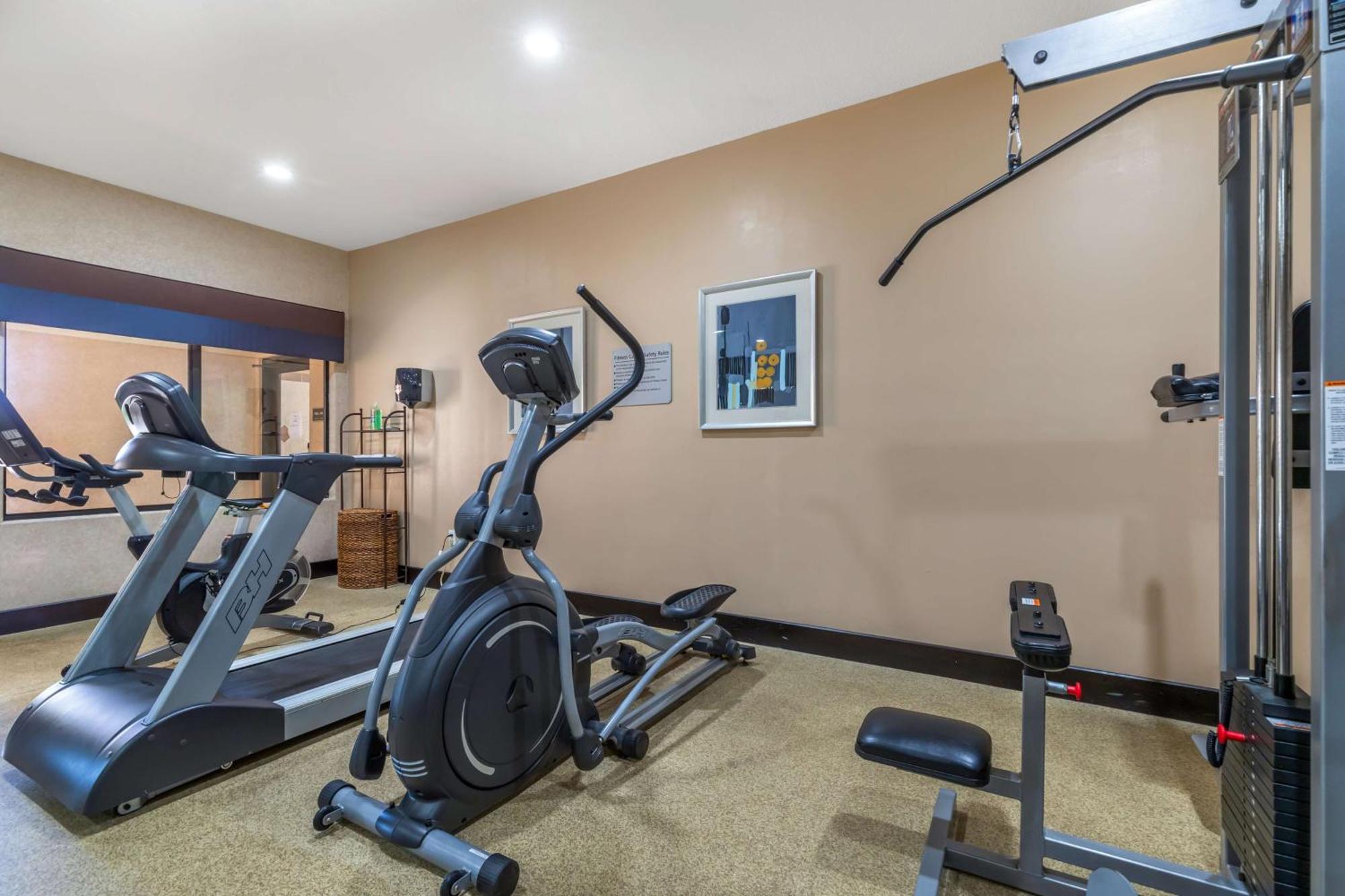 Best Western Plus Lytle Inn And Suites Екстериор снимка