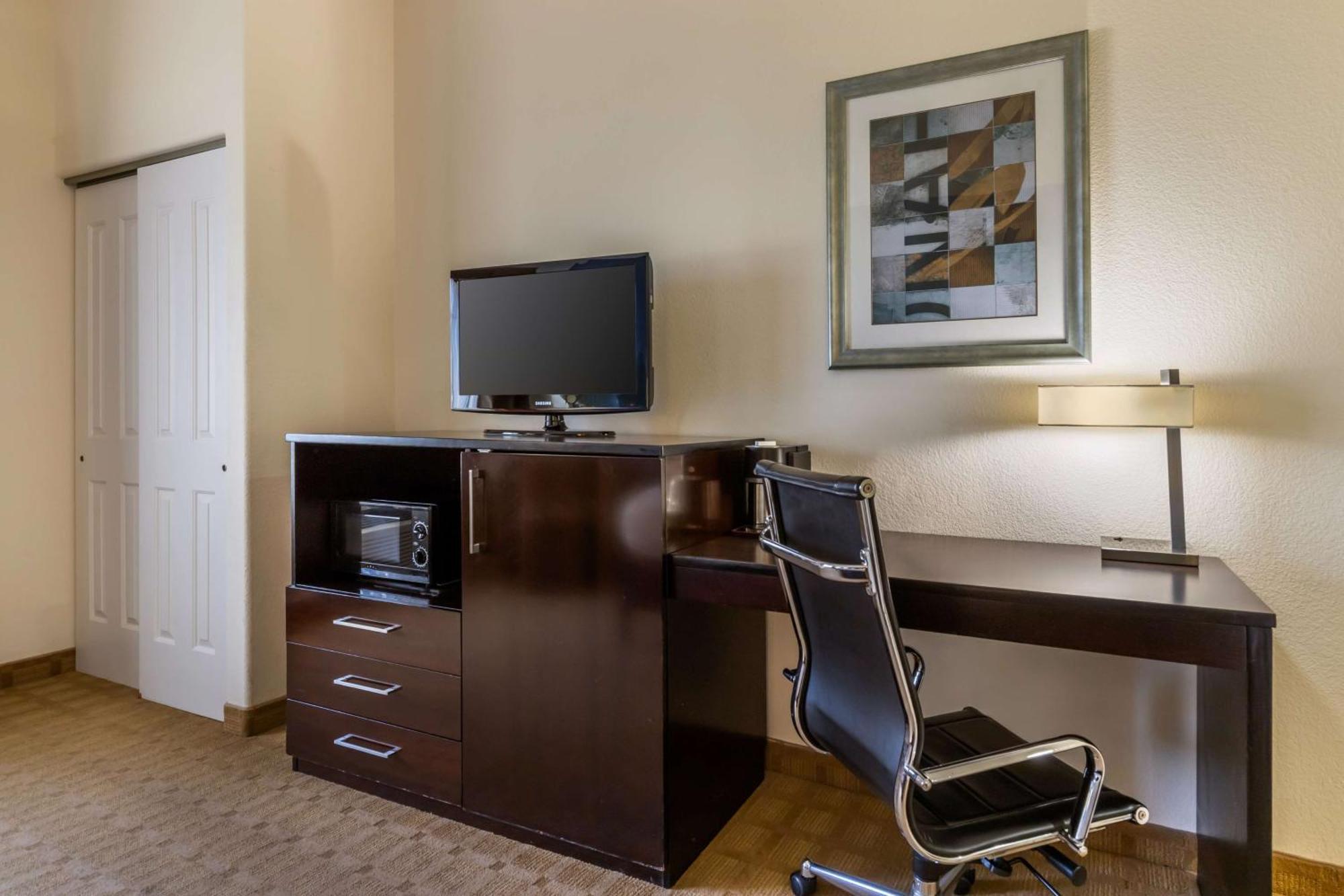 Best Western Plus Lytle Inn And Suites Екстериор снимка