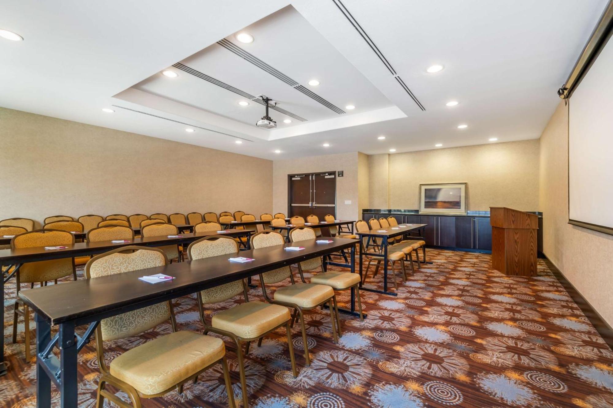 Best Western Plus Lytle Inn And Suites Екстериор снимка