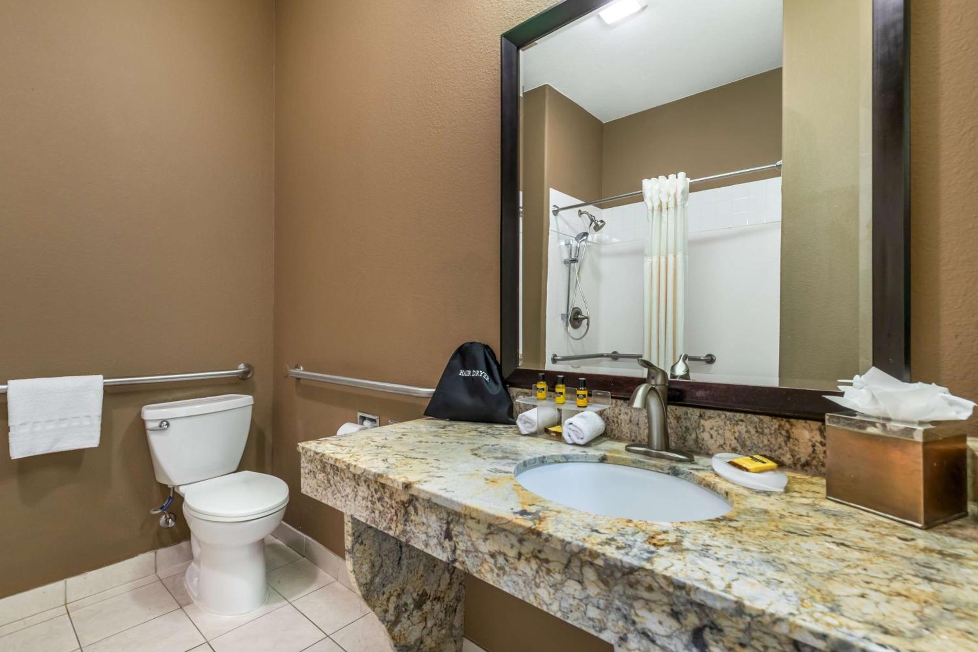 Best Western Plus Lytle Inn And Suites Екстериор снимка