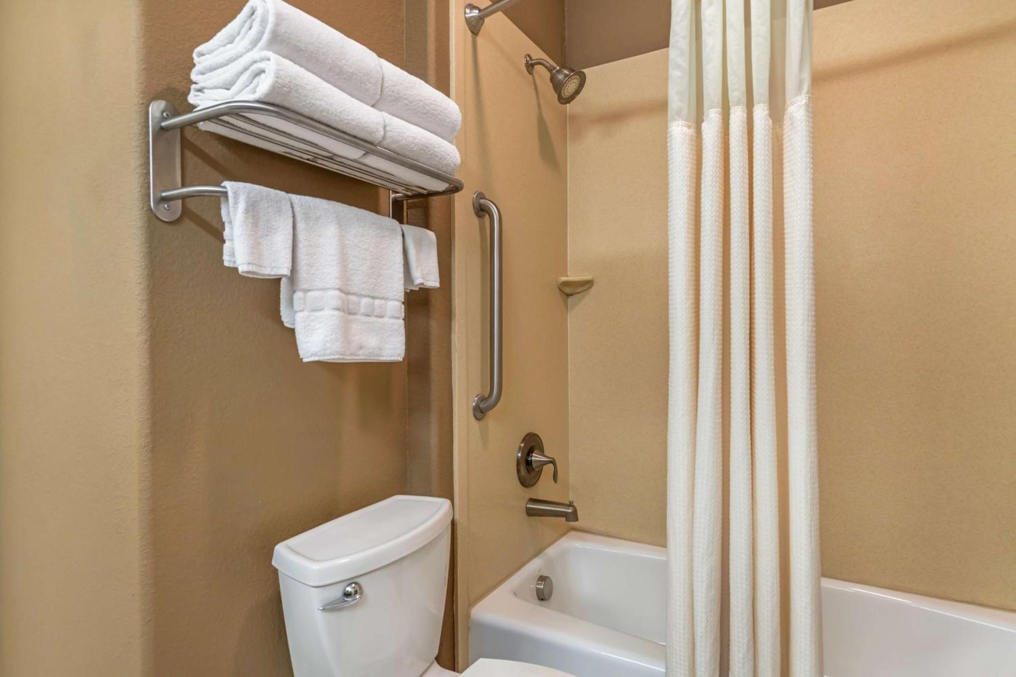 Best Western Plus Lytle Inn And Suites Екстериор снимка