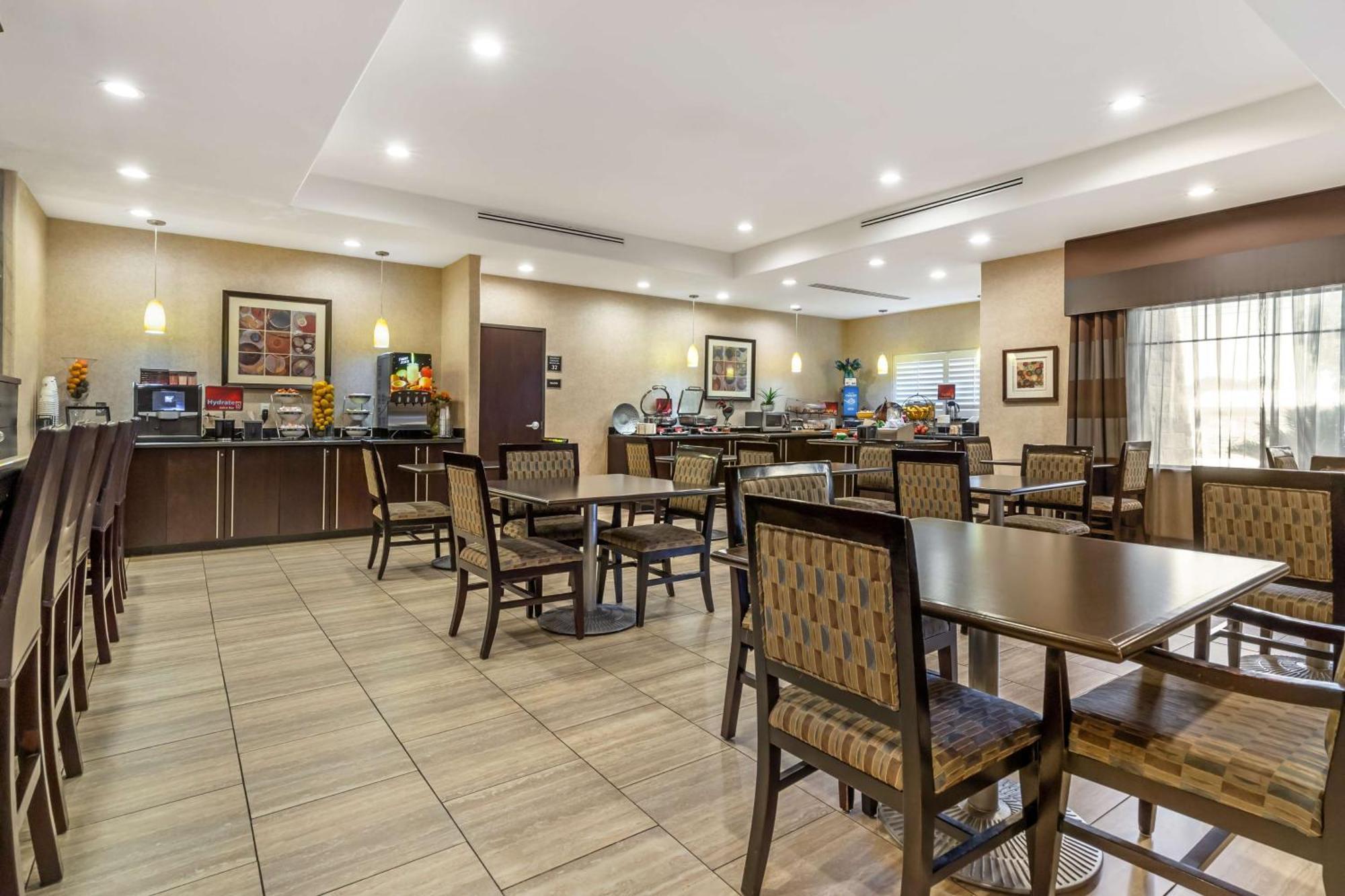 Best Western Plus Lytle Inn And Suites Екстериор снимка