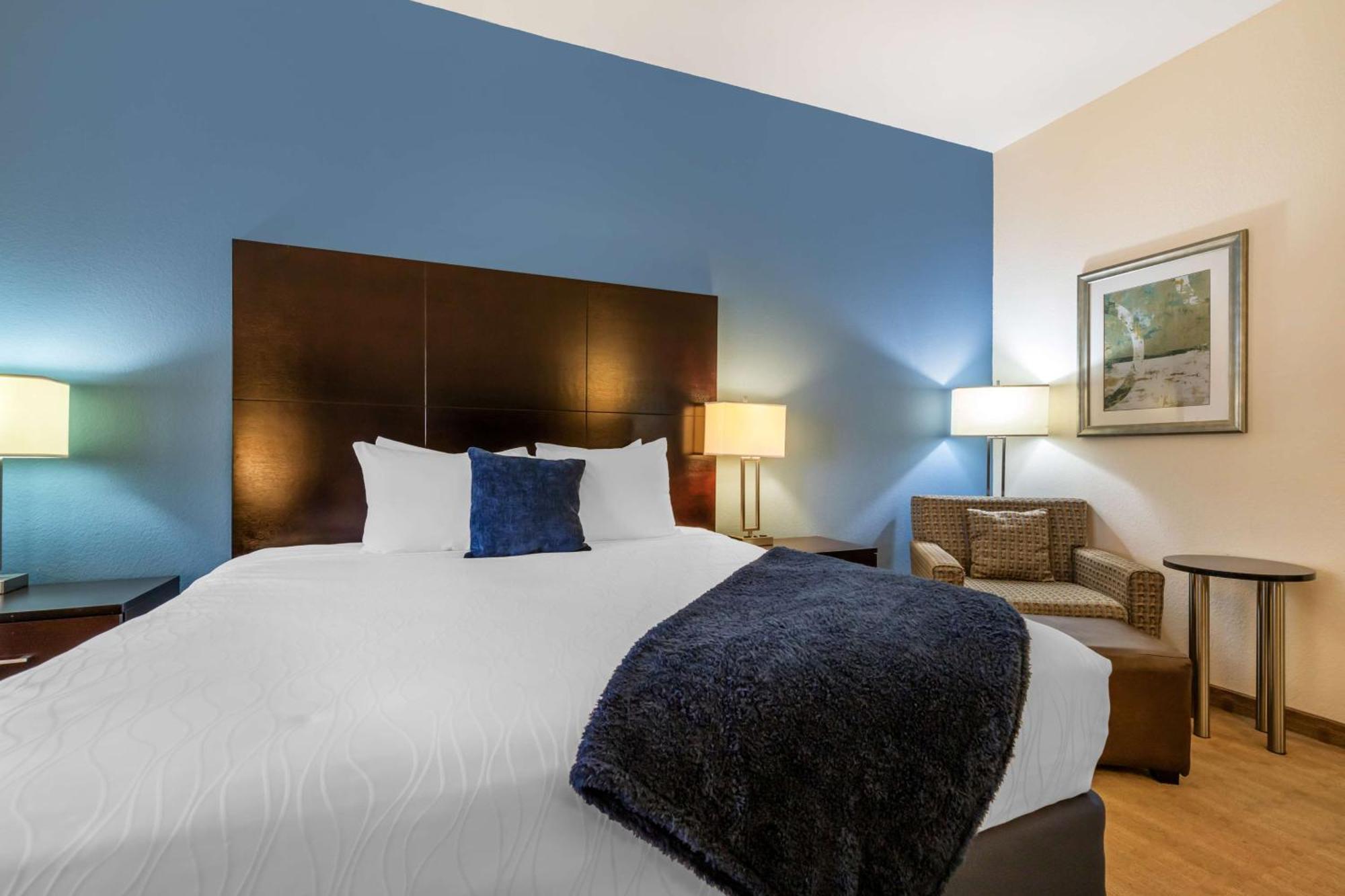 Best Western Plus Lytle Inn And Suites Екстериор снимка