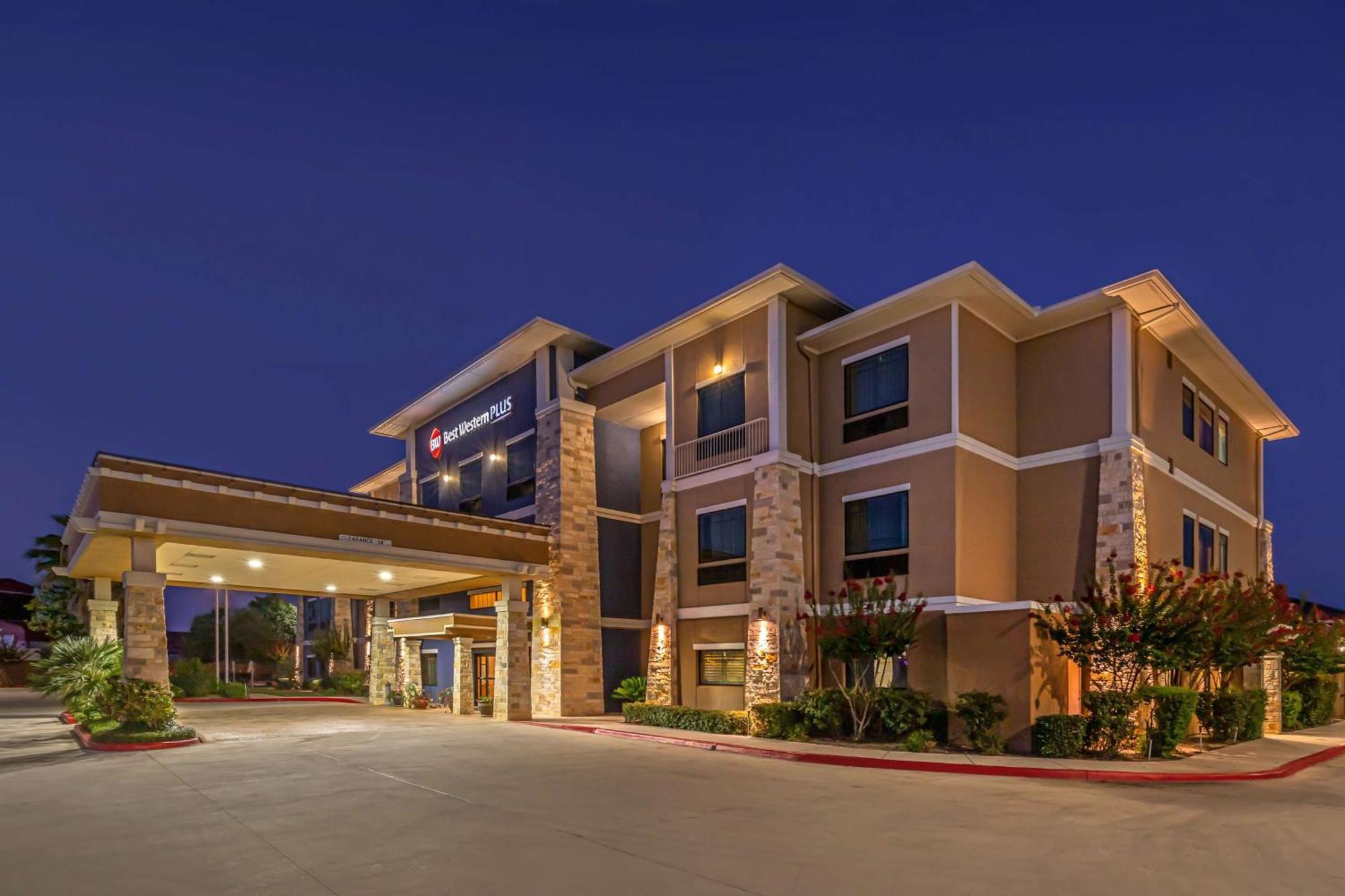 Best Western Plus Lytle Inn And Suites Екстериор снимка