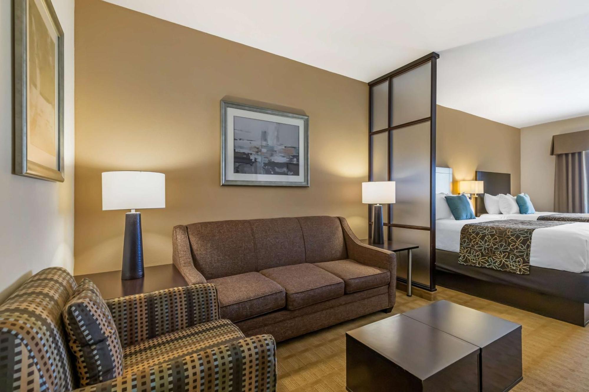 Best Western Plus Lytle Inn And Suites Екстериор снимка
