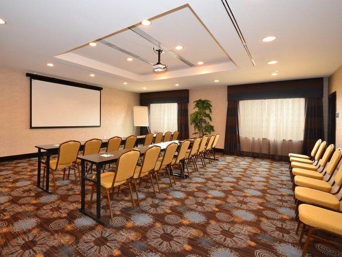 Best Western Plus Lytle Inn And Suites Екстериор снимка