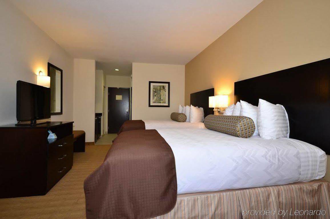 Best Western Plus Lytle Inn And Suites Екстериор снимка
