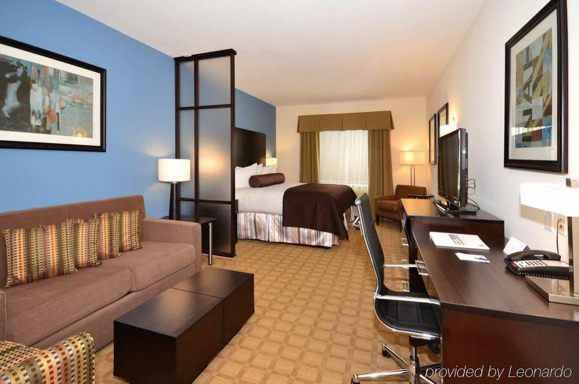 Best Western Plus Lytle Inn And Suites Екстериор снимка
